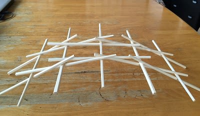 割り箸でレオナルドの橋を作ってみました パズル性があり楽しく組み立てることができました 日だまりのエクセルと蝉しぐれ