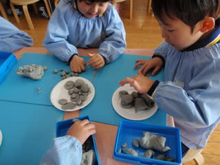みどり 4歳児 粘土遊び おおわだ保育園 子どものようす
