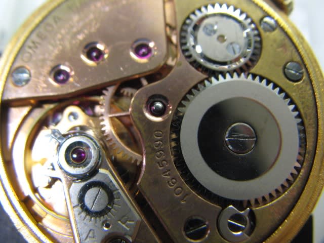 オメガ手巻き時計の分解掃除とフレディリックコンスタントの自動巻き 