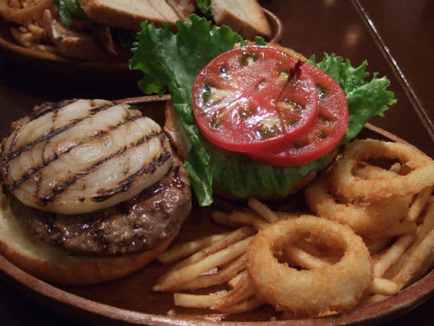 kua aina 丸の内店 ハンバーガー kua aina 丸の内店 ハンバーガー