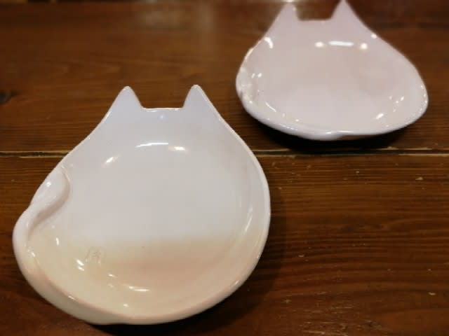 超熱 笠間焼の皿 メインクーン猫 手書き キッチン用品