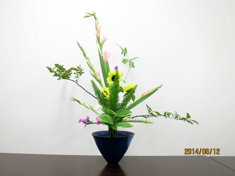 立花 を生けられるのは 花屋さんのお蔭が多い 池坊 花のあけちゃんブログ明田眞子 花の力は素晴らしい 広島で４０年 池坊いけばな教室 熱心な方々と楽しく生けてます