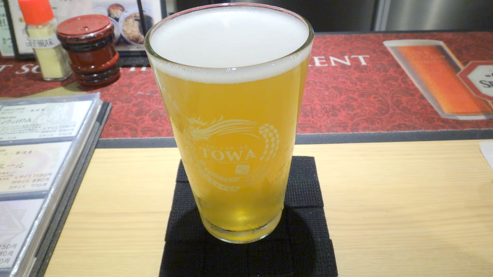 勝利の祝杯はクラフトビールの飲み比べ ゴマだれうどんをいただく