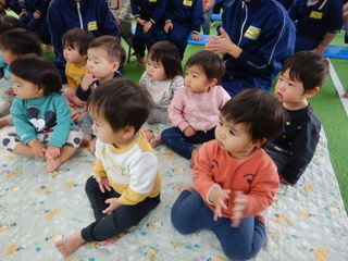あか すみれ ０歳児 Jaf交通安全教室 戸外遊び おおわだ保育園 子どもたちの様子