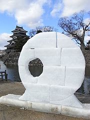 氷彫のモニュメント