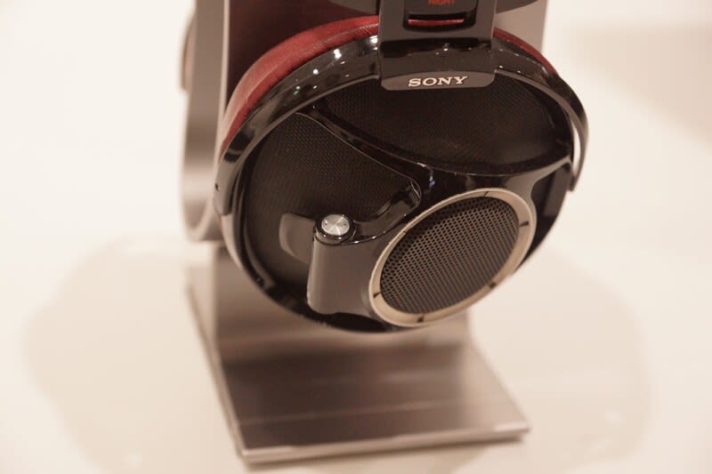 SONY Q010
