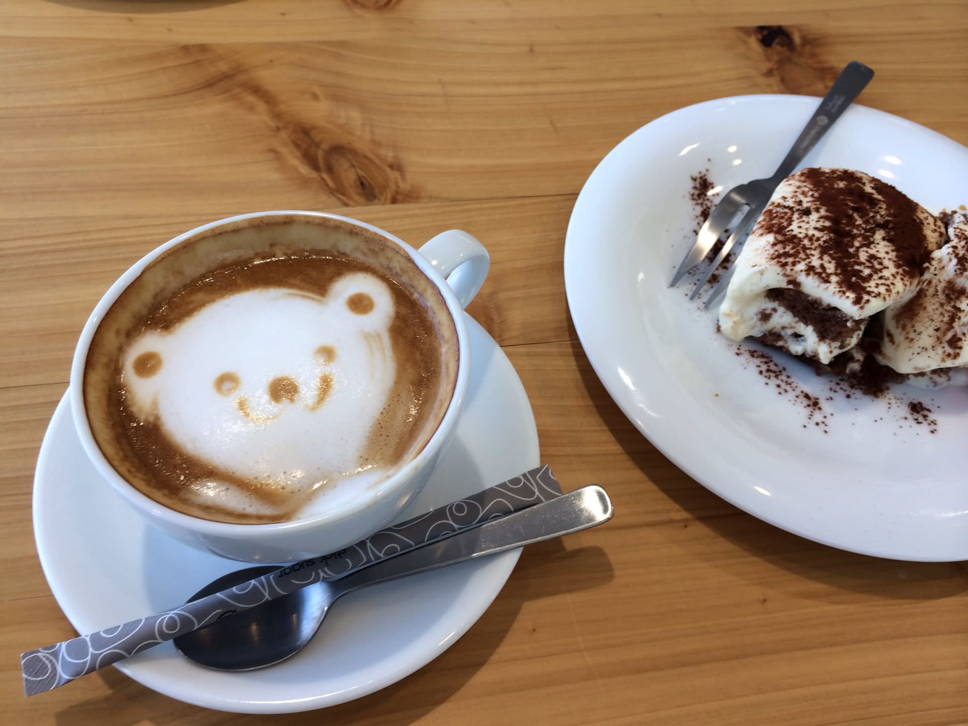 佐大美術館カフェの可愛いカフェオレ しのちゃんブログ