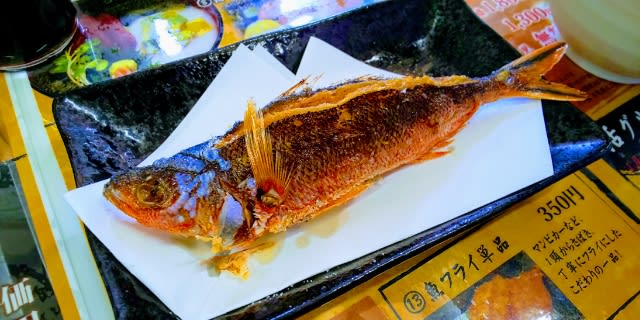 グルクンの唐揚げって美味しいよなぁ ランチに出てくるのは有難い 笑 海の恵みなとまち店 Nobutaと南の島生活in沖縄本島リターンズ