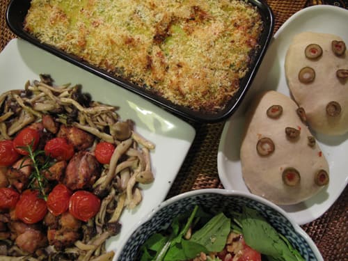 3品まとめてオーブンで 鶏もも肉焼きのアラブ風 小松菜と鮭の重ね焼き フォカッチャ おひとりさまの健康な食卓