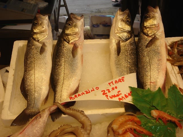 2007イタリア：ヴェネツィアの市場（魚） - 採集生活