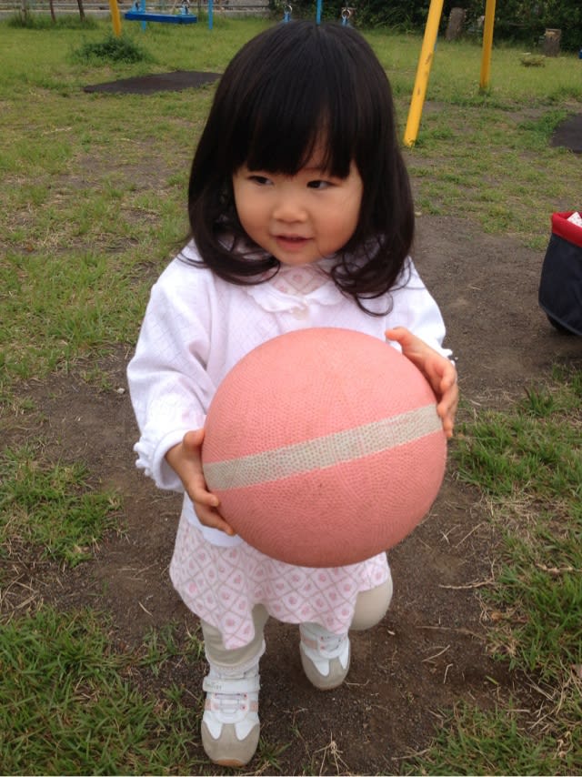公園でボール遊び ユキちゃん日記
