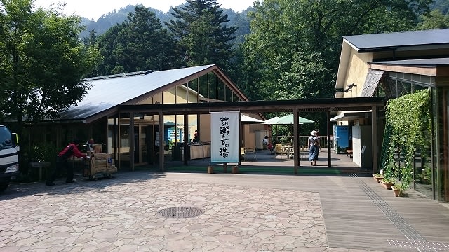 瀬音の湯 と秋川渓谷 無料駐車場 道草木蓮のもくもく 瀬音の湯 と秋川渓谷 無料駐車場 道草木蓮のもくもく