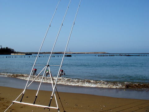 こりゃ軽いっ！ 「マイルド三脚 2F-2」 - JCAの激闘！投げ釣り戦記Ⅰ