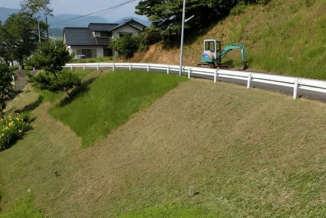 斜面の草刈り作業 The Diary Of Dyp 斜面の草刈り作業 The Diary Of Dyp