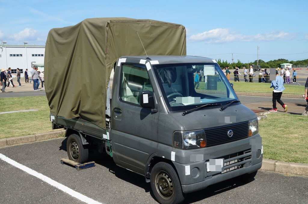 自衛隊の日産クリッパートラック 資器材運搬用軽トラック 船と飛行機と電車 きままに