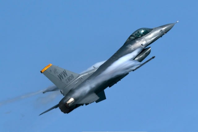 11月号ではPACAF F-16デモチームも紹介 - FROM EDITOR・・・・・