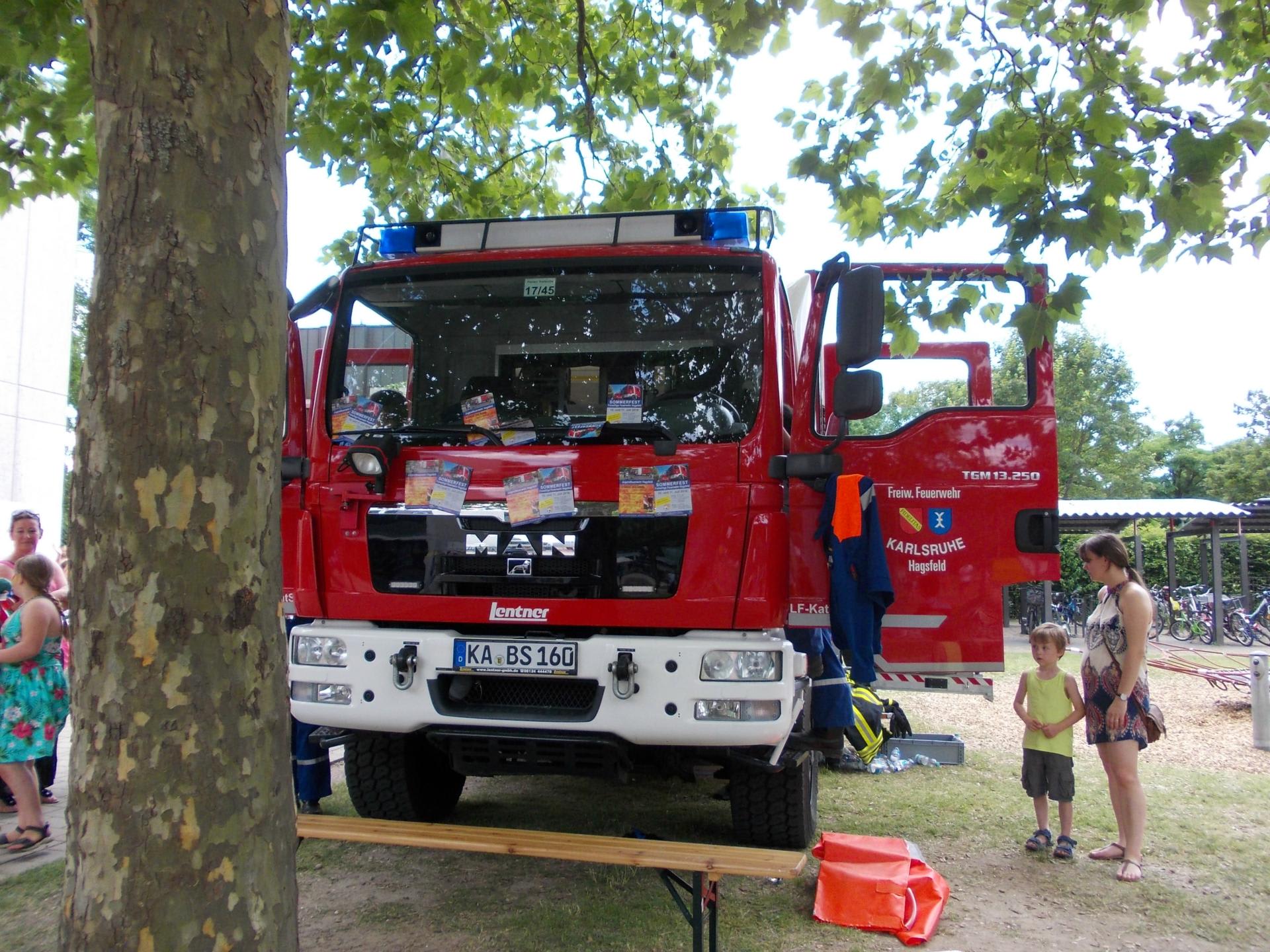 小学校のサマーフェストで 消防車が来ていました ドイツ生活森のベアより