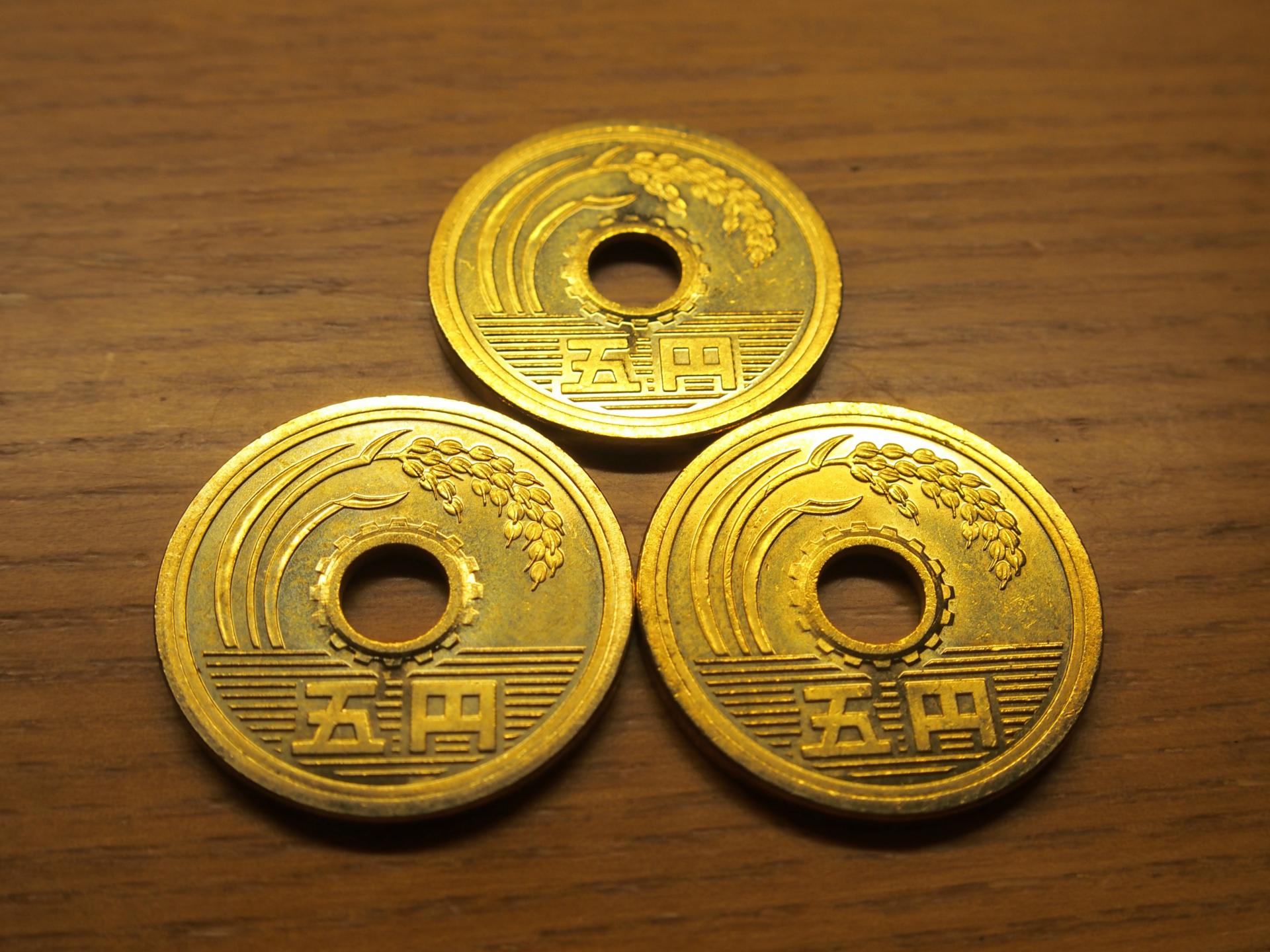 平成26年発行のピカピカ五円玉が3枚もお財布に・・・ - 気まぐれデジタル日誌