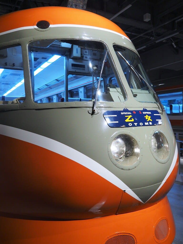 小田急ロマンスカーの正面顔(3000形SE車) - 新 はーさん 小田急ロマンスカーの正面顔(3000形SE車) - 新 はーさん