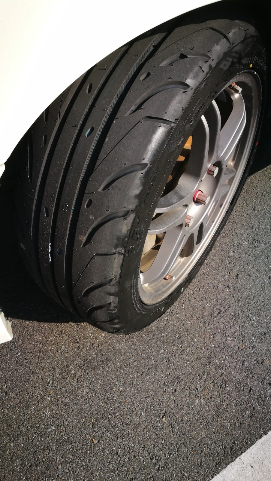 絶対一番安い 225 45R17 91W TREAD200 アクセレラ 651SPORT 225-45-17