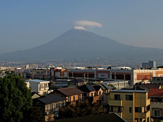 雨の天気予報士の笠雲の富士山 東奔西歩の 出路迦芽 写真館