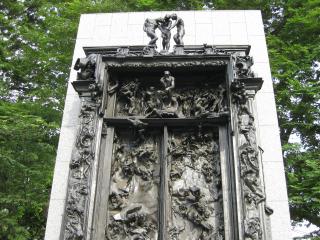 ロダンの彫刻 西の谷緑地公園 を美しく