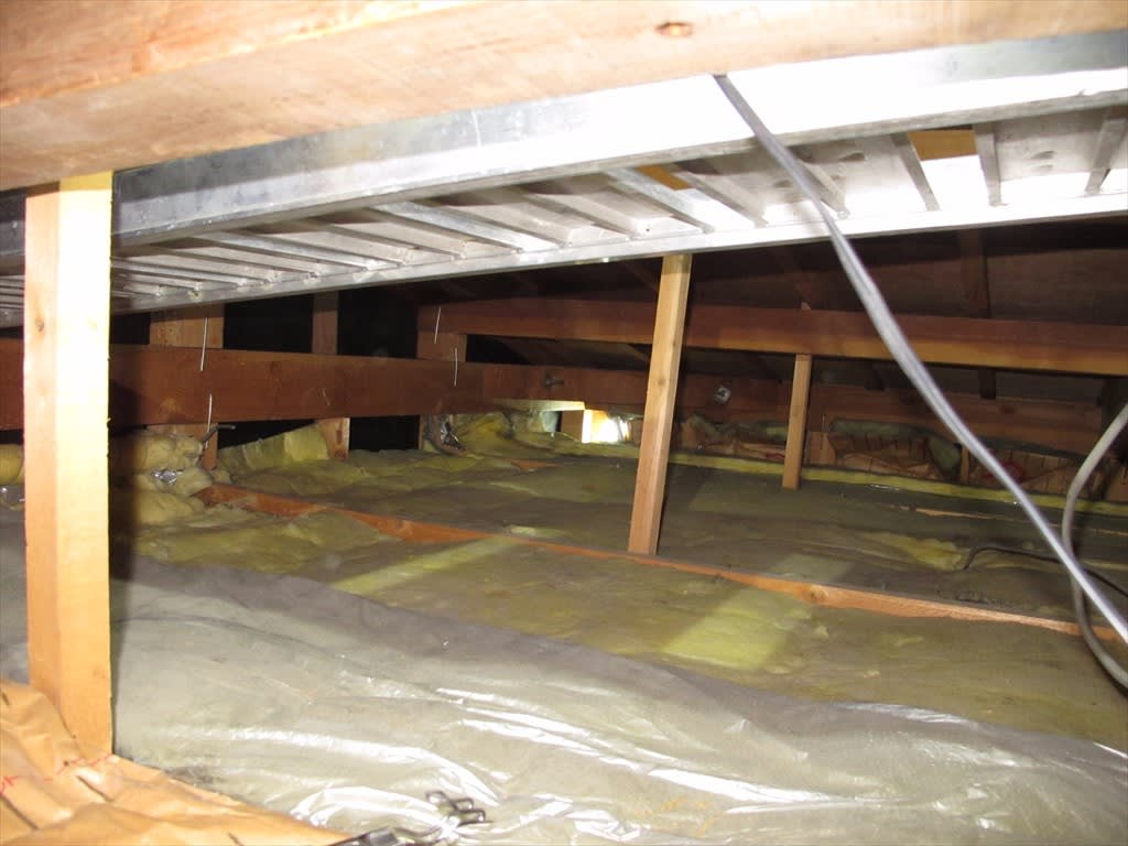 台所のｄｉｙリフォームのお話 屋内配線のやり直し 天井裏に潜って古い配線を撤去した オクテック ガレージ ブログ Oku Tec Garage