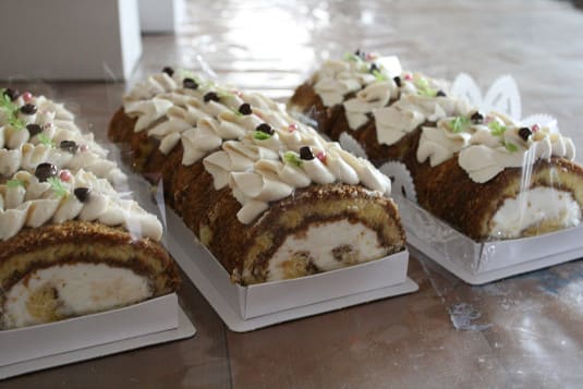 ティラミスロールケーキのレッスン フラワーケーキ教室 餡フラワークラフト バタークリームとあんこのお花ケーキ