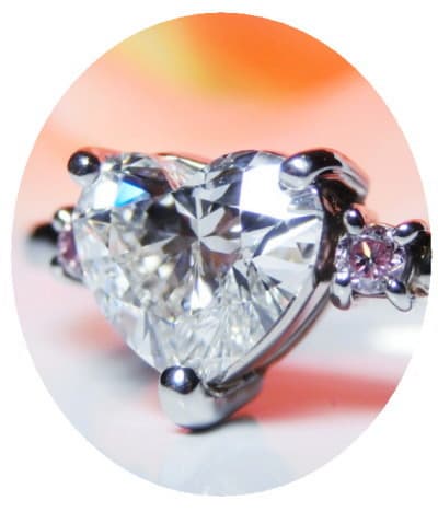 ダイヤモンド ハートシェイプ リング 0．74ct 白く 美しい 笑顔の輝き！？ - 僅かな三日月の光でも輝く価値ある美しい希少宝石のご紹介と愉しいデザインジュエリーの安心価格でのご提案