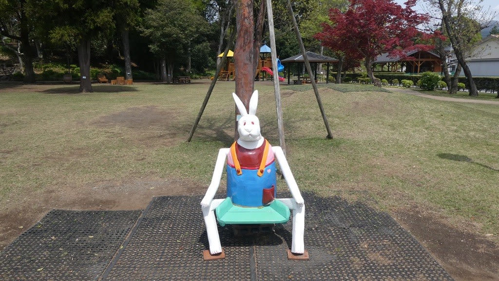 神山自然公園のうさぎベンチ