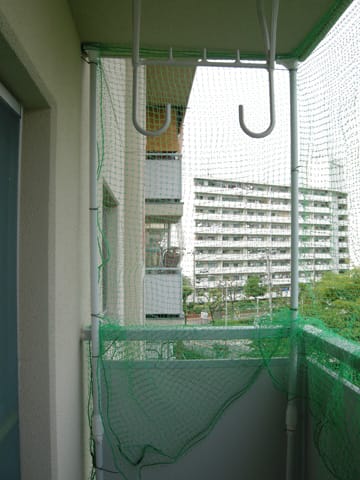 鳩よけネットを取り付ける Yanbo S Blog 四季折々 鳩よけネットを取り付ける Yanbo S Blog 四季折々