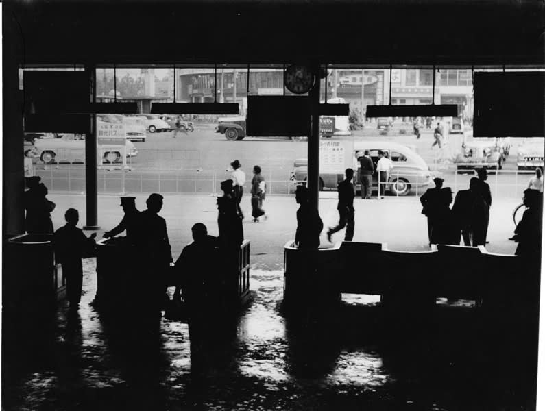 多分 昭和30年代頃の大阪駅 今昔写真 これでいいのだ か