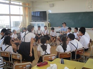 7 9 アメリカの高校生２名が学校体験に来ました 白山小学校ブログ