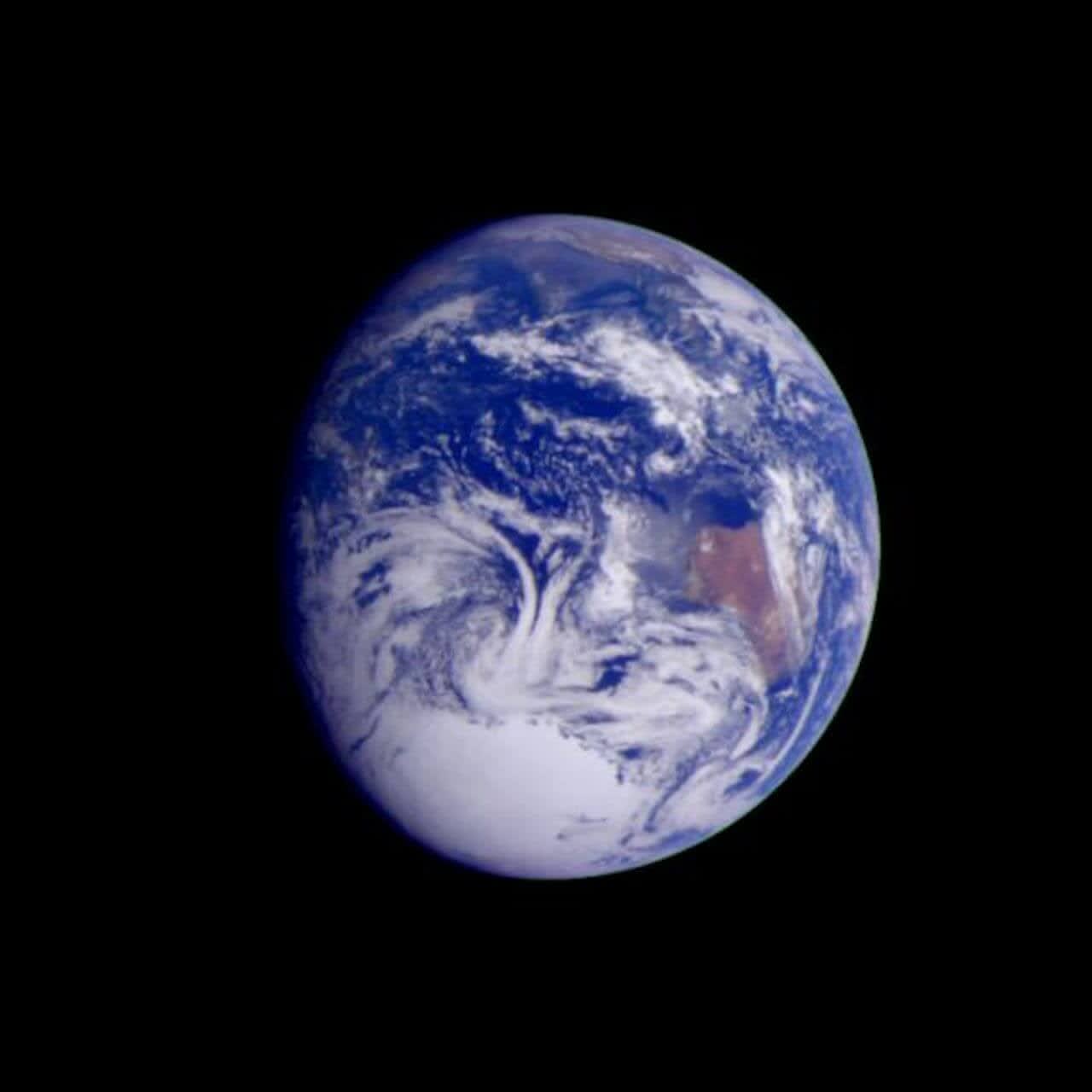 図2．NASAの木星探査機“ガリレオ”から見た地球。（Credit: NASA）
