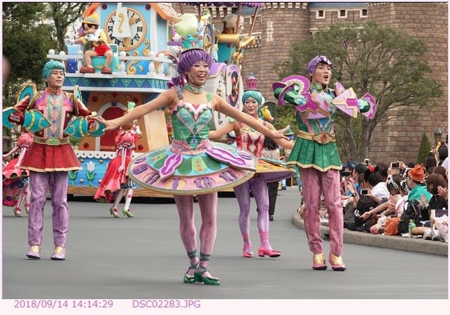 ドリーミング アップ 衣装とダンサー 昼のパレード 東京ディズニーランド 都内散歩 散歩と写真