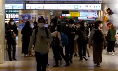 週末の朝の東京駅