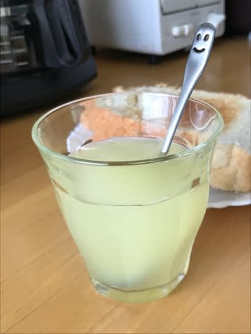 ちょっとレモンを落とすと更に美味しくなる ちょっとレモンを落とすと更に美味しくなる