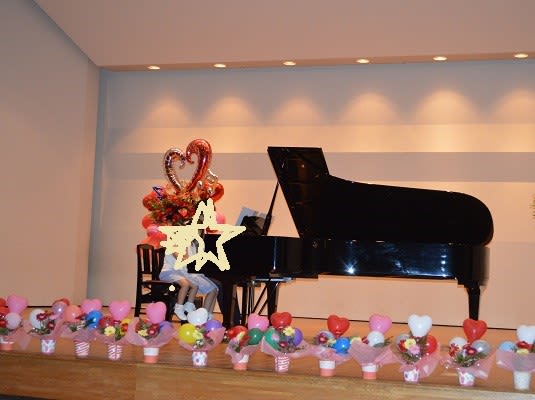 熊谷市にお届けのピアノ発表会用のスタンド花 フラワー バルーン フラワー教室 Sakaiフラワースタジオ