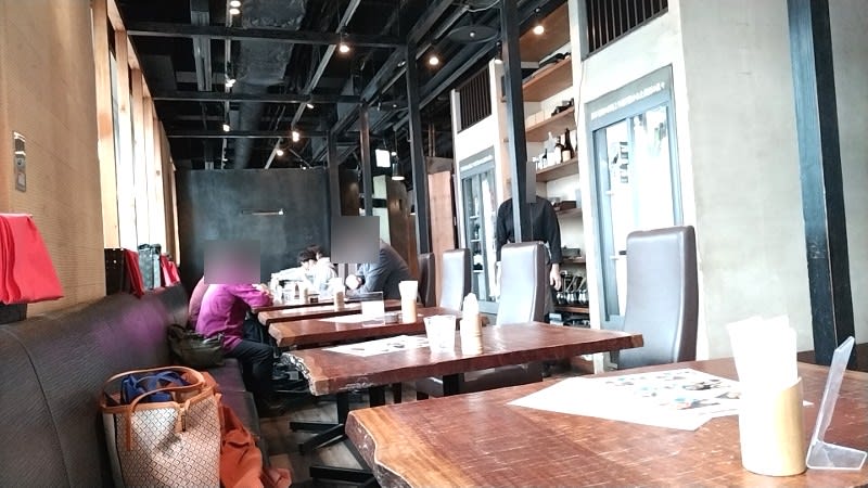 さかえや:店内
