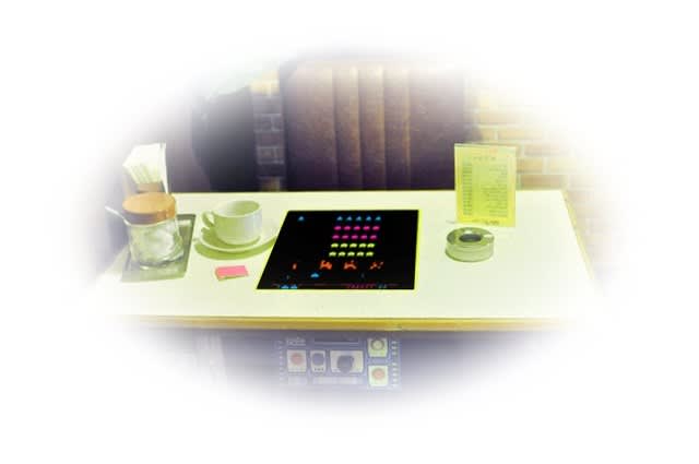 筐体 喫茶店テーブル スペースインベーダー レトロゲーム ムーンアイズ