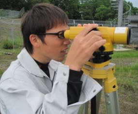 水準測量 器高式 実習 授業や実習風景などを紹介 島根県立農林大学校 林業科