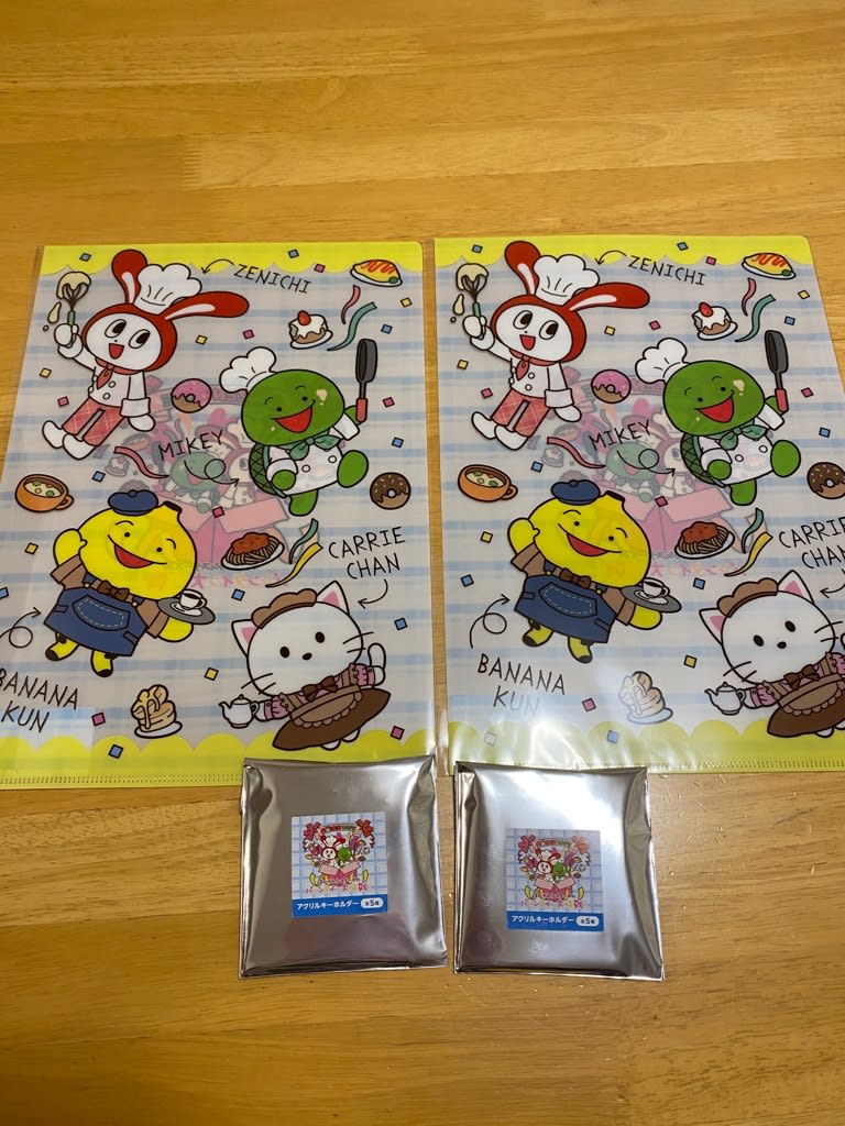 人気ユーチューバーのグッズ ピラ ヨガ日記