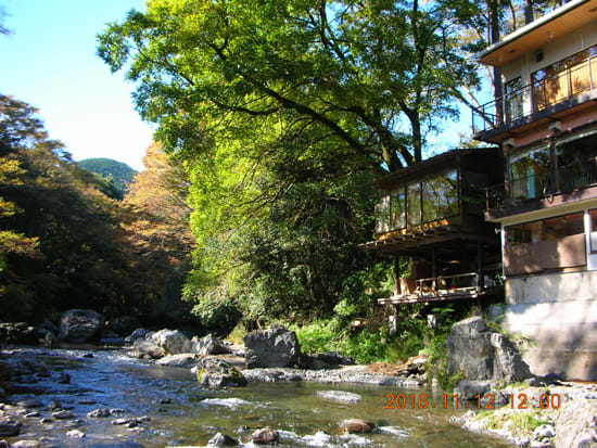 渓流沿いの家 のんのんびよりな景色を求めて 渓流沿いの家 のんのんびよりな景色を求めて