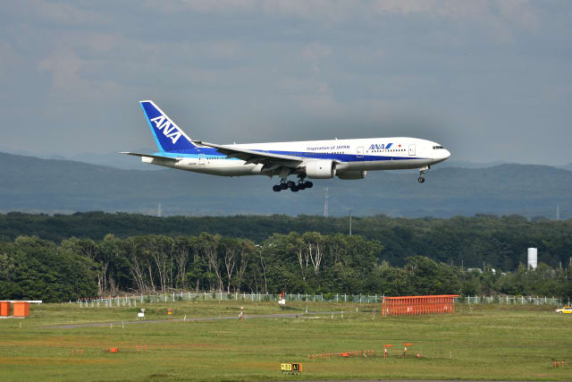札幌からの帰りはａｎａトリプルで さて 機材は ９月１日 ｎｈ６８便 新千歳 羽田 ボンさんの飛行機写真