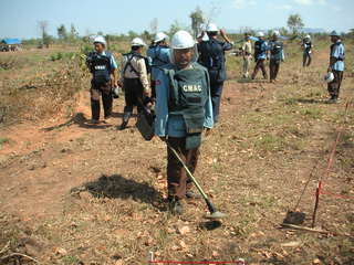 地雷 不発弾による被害者 18年は58人 死者は10名にまで減少 カンボジア経済