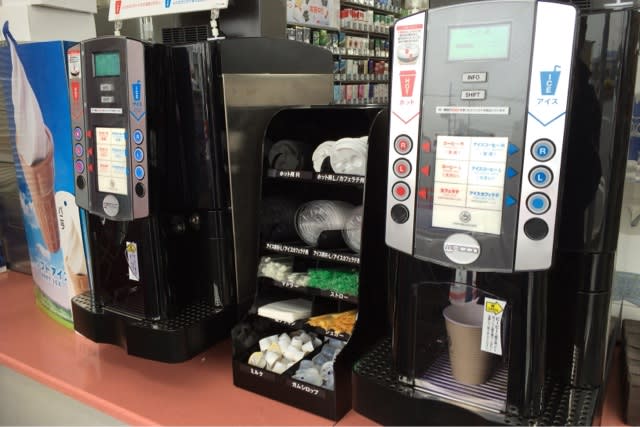 珍しい コーヒーマシーンが２台あるサークルk 万華鏡