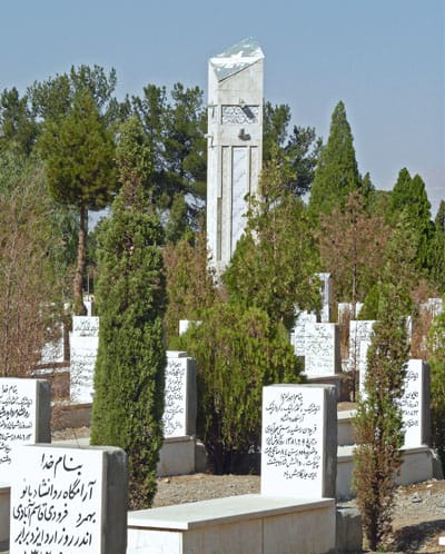 ゾロアスター教の墓地 イラン ヤズドの沈黙の塔 すぐ側 写真6枚 乱鳥の書きなぐり