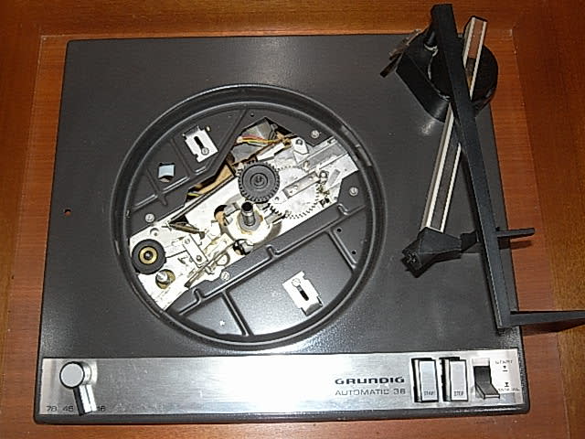 Grundig, Stereo-Konzertschrank KS 1580 (1969?) - テレビ修理-頑固親父の修理日記