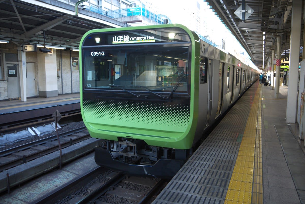 東京駅発着する山手線外回り０９５１ｇ 品川 渋谷方面行き 緑には 東京しかない