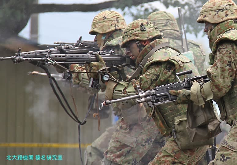 海上自衛隊地方隊への一考察 護衛艦及び航空機の基地機能を如何に警備し維持するか 北大路機関